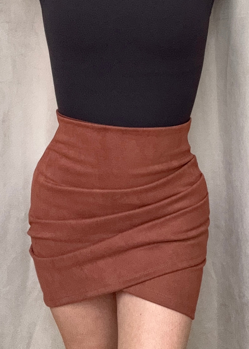 FALDA CRUZADA GAMUZA
