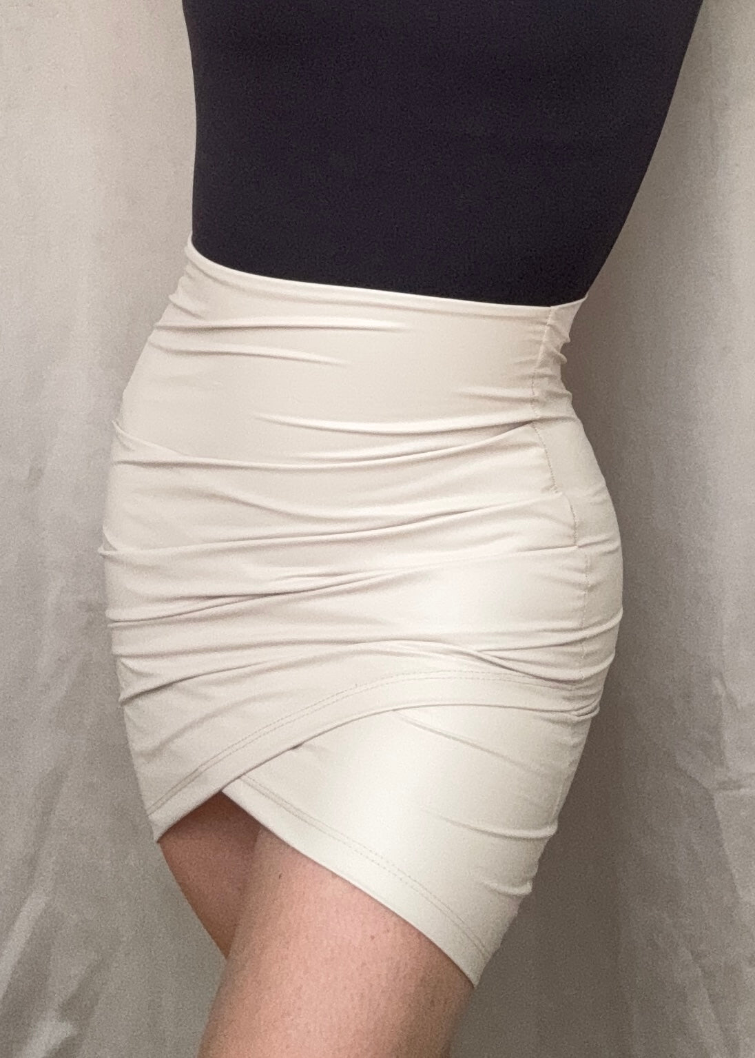FALDA CUERINA CRUZADA