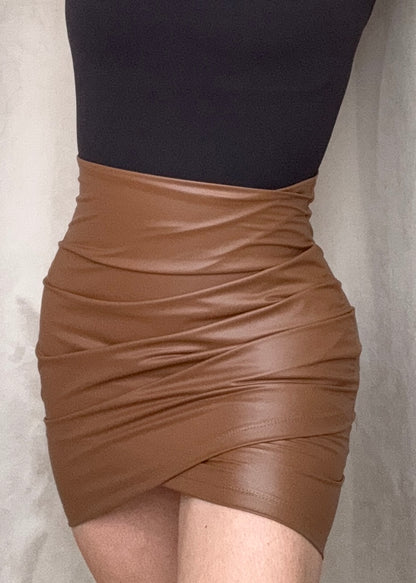FALDA CUERINA CRUZADA