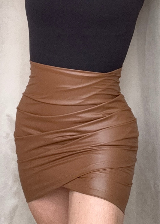 FALDA CUERINA CRUZADA