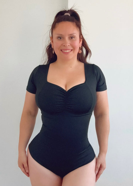 BODY MODELADOR ESCOTE CORAZÓN MANGA CORTA