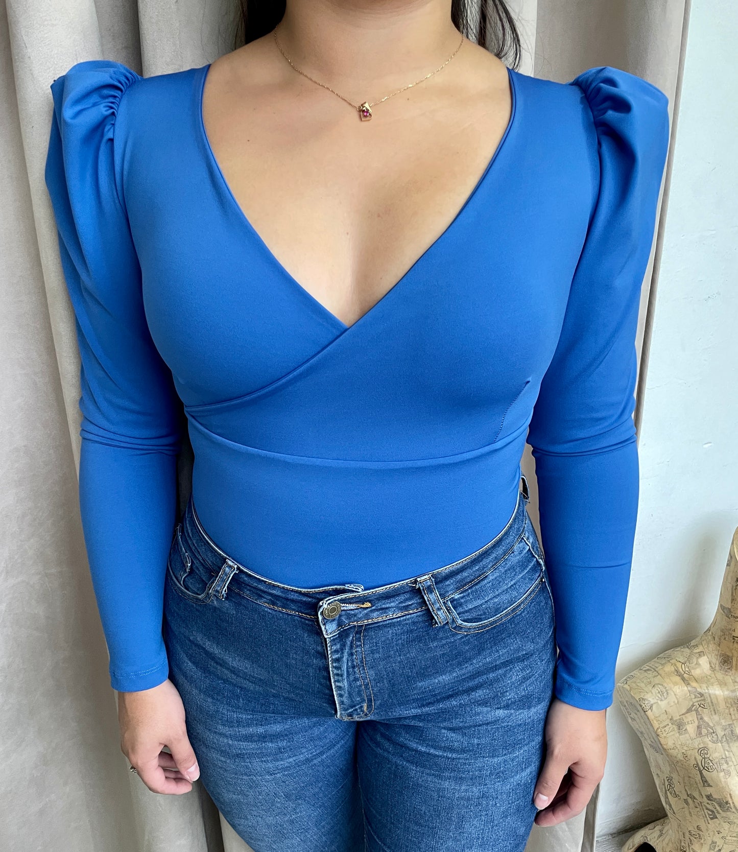 BODY MODELADOR ESCOTE CRUZADO MANGA QUEEN